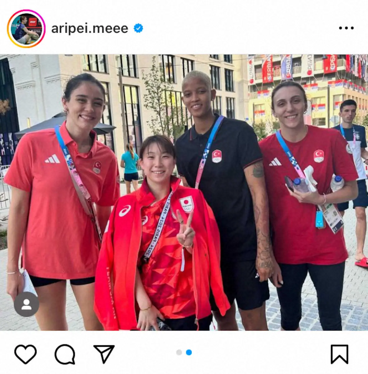 【画像・写真】バドミントン“ワタガシ”東野　選手村ならでは！スター選手との記念撮影に「すご～い」「貴重」