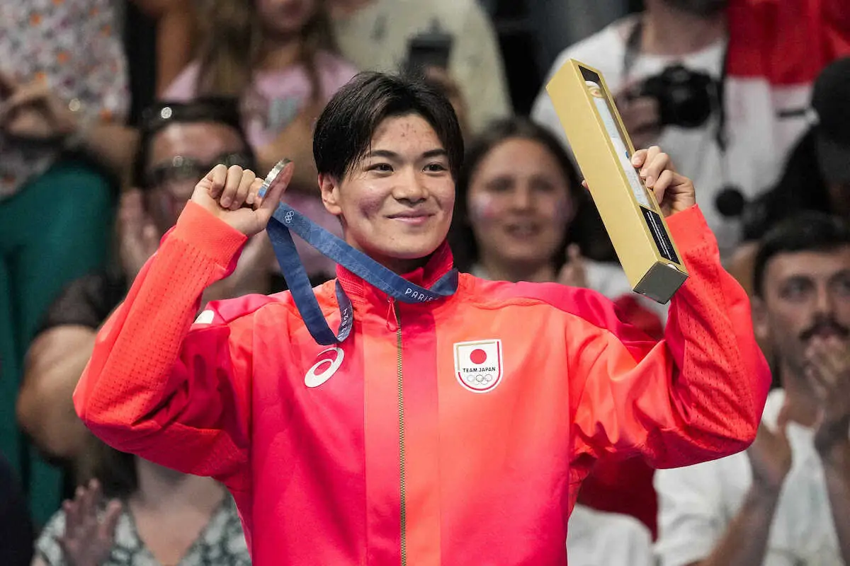 【画像・写真】松下知之が凱旋　19歳らしく自分へのご褒美は「実家のご飯が食べたい」　競泳陣唯一の銀メダル