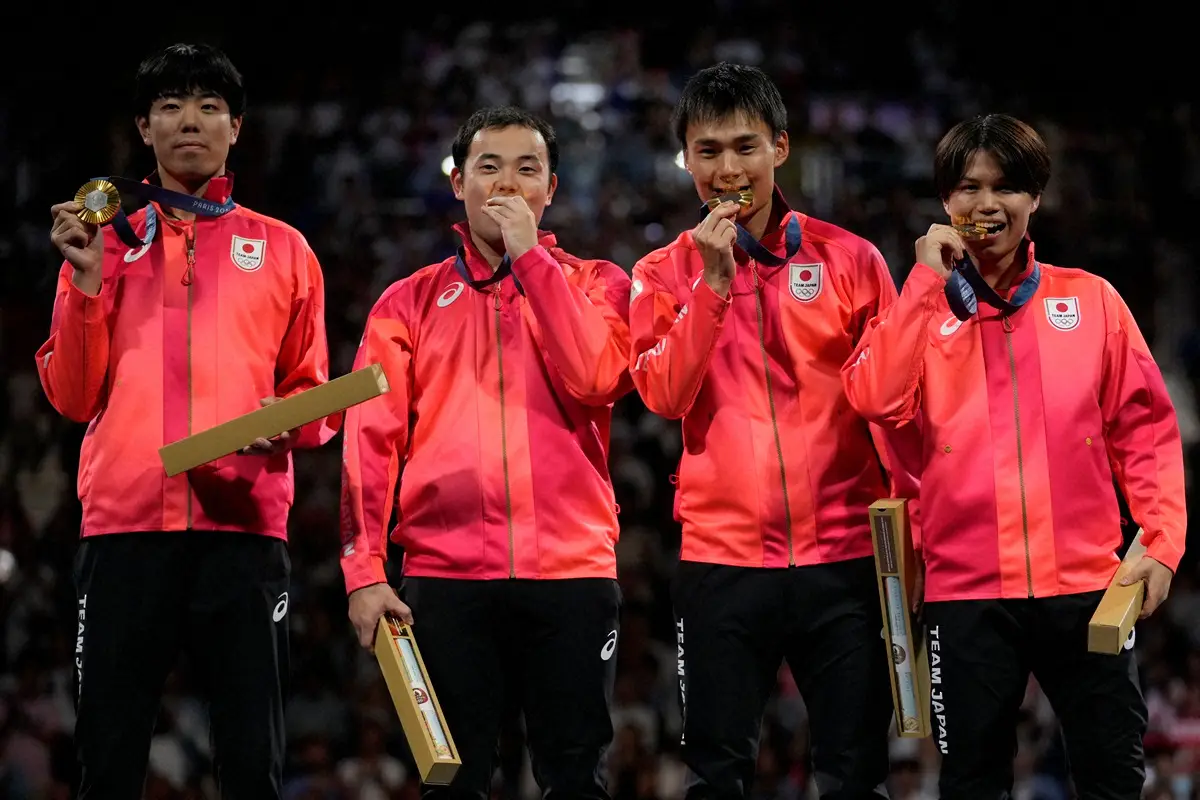 【画像・写真】金メダルのフェンシング男子団体　選手村で起きていたプチトラブル「朝起きたら手がパンパンに…」