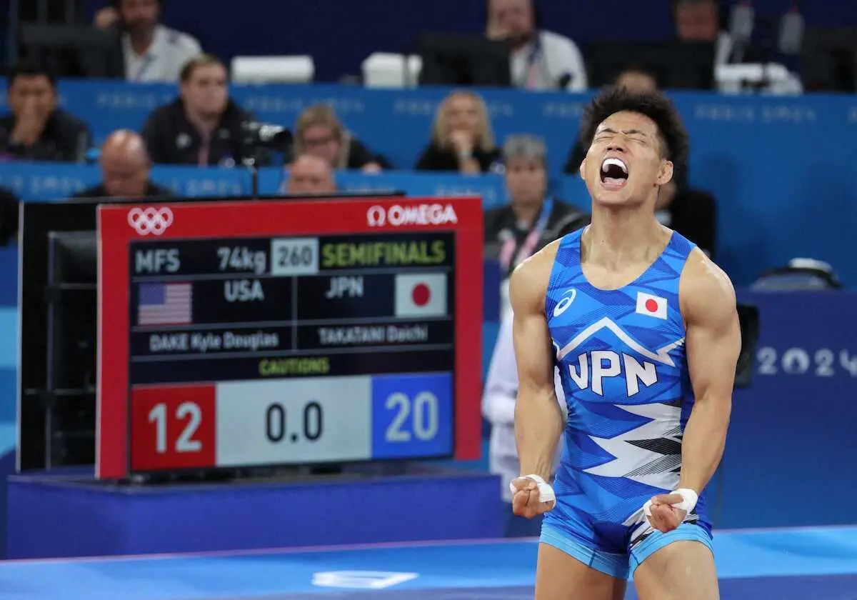 【画像・写真】＜パリ五輪　レスリング＞男子74キロ級準決勝、決勝へ進み、雄叫びをあげる高谷大地（撮影・平嶋　理子）