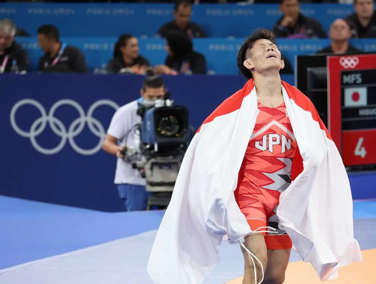 【画像・写真】＜パリ五輪　レスリング＞男子57キロ級決勝、金メダルを獲得する樋口黎（撮影・平嶋　理子）