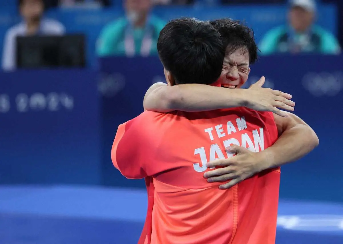 【画像・写真】＜パリ五輪　レスリング＞男子57キロ級決勝、金メダルを獲得する樋口黎（撮影・平嶋　理子）