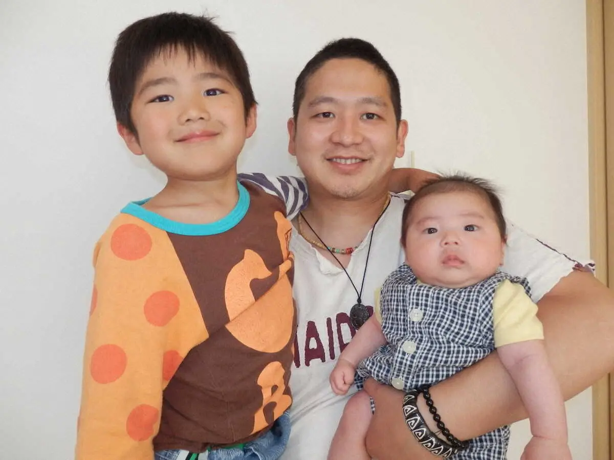 【画像・写真】5歳の頃の安楽宙斗（左）と、最も体重が増えていた頃の父・武志さん（武志さん提供）