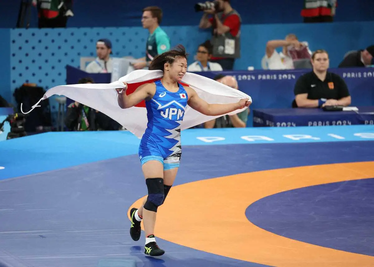 【画像・写真】＜パリ五輪　レスリング＞女子62キロ級決勝、金メダルを獲得する元木咲良（撮影・平嶋　理子）