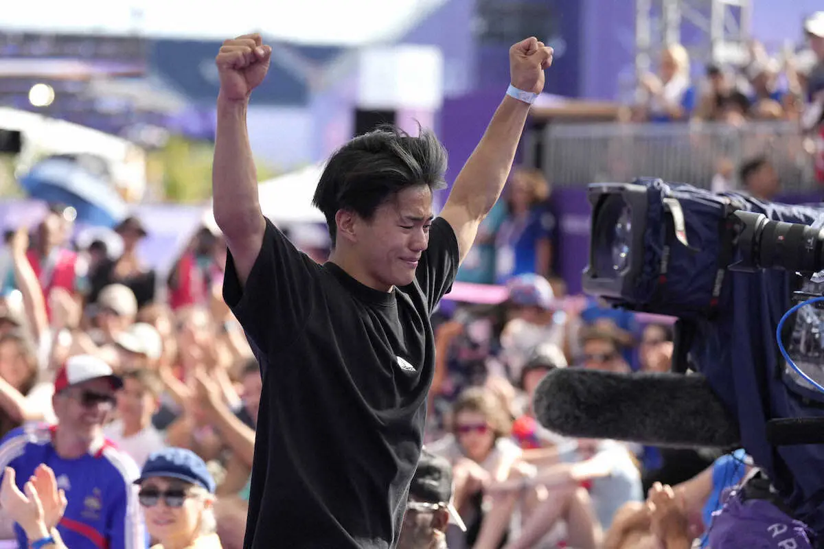 【画像・写真】魂のラストダンスを終えて涙するHIRO10（AP）