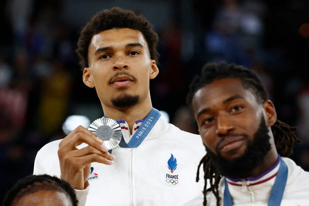 【画像・写真】【バスケ男子】ウェンバンヤマの涙にネットもらい泣きも…「あからさまにおかしい」と微妙判定に疑問の声も