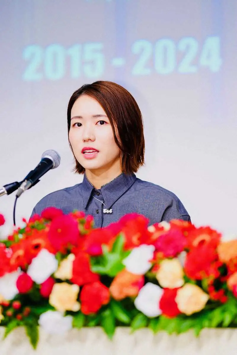 【画像・写真】古賀紗理那「夫のお世話を頑張りたい」涙なし引退会見　見守った夫・西田も予定外の贈る言葉「いい家族を」