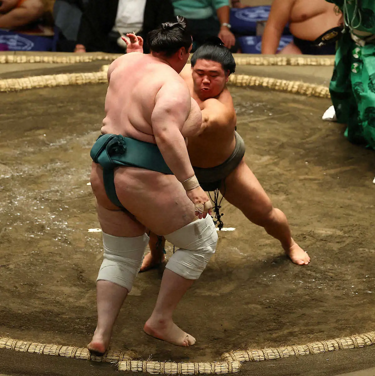 【画像・写真】幕下2枚目・若碇が碧山破って2勝目「いつもはあまりビビらないけど…」三役経験者に堂々気迫勝ち