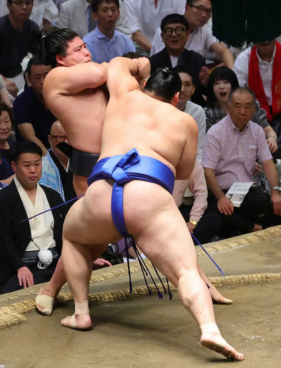 【画像・写真】大の里　若元春制し単独首位キープの無傷9連勝！琴桜が3敗目　霧島は湘南乃海を寄り切り1敗死守