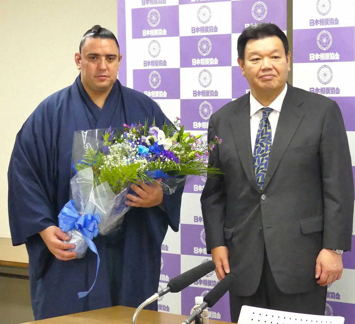 【画像・写真】元関脇・碧山の岩友親方　涙の引退会見　家族から「よくやったと言われた」