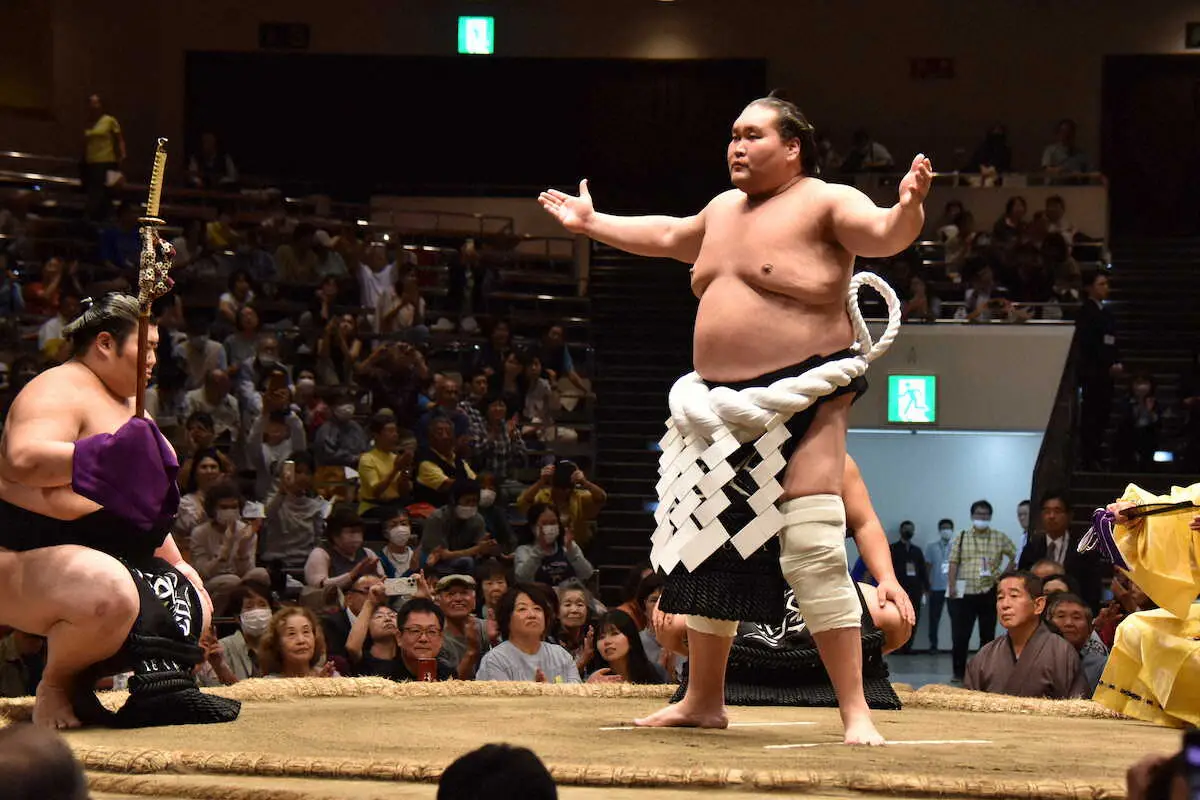 【画像・写真】横綱・照ノ富士が久々に国技館で土俵入り　糖尿病と両膝のケガで秋場所を全休