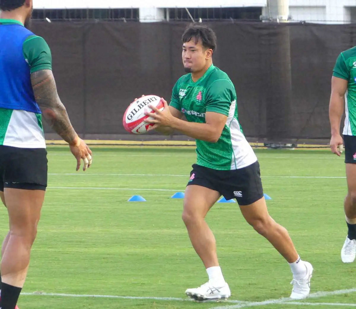 【画像・写真】【ラグビー日本代表合宿】初招集の松永拓朗「何でも聞けるので助かる」天理大同期の藤原忍と共闘誓う