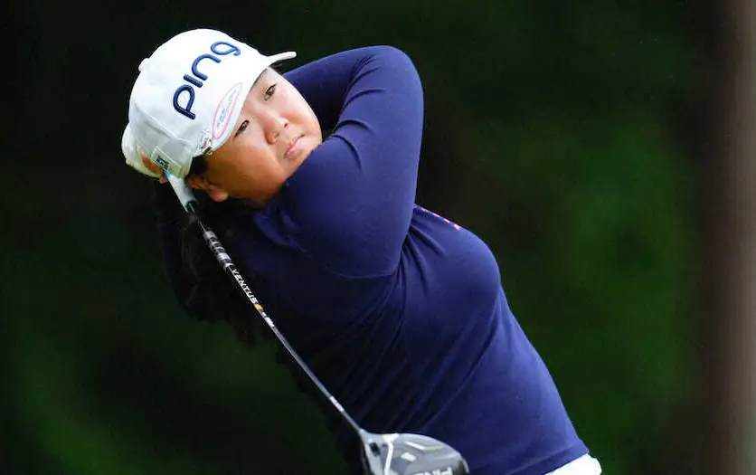 【画像・写真】2番、ティーショットを放つ中嶋月葉（撮影・西尾大助