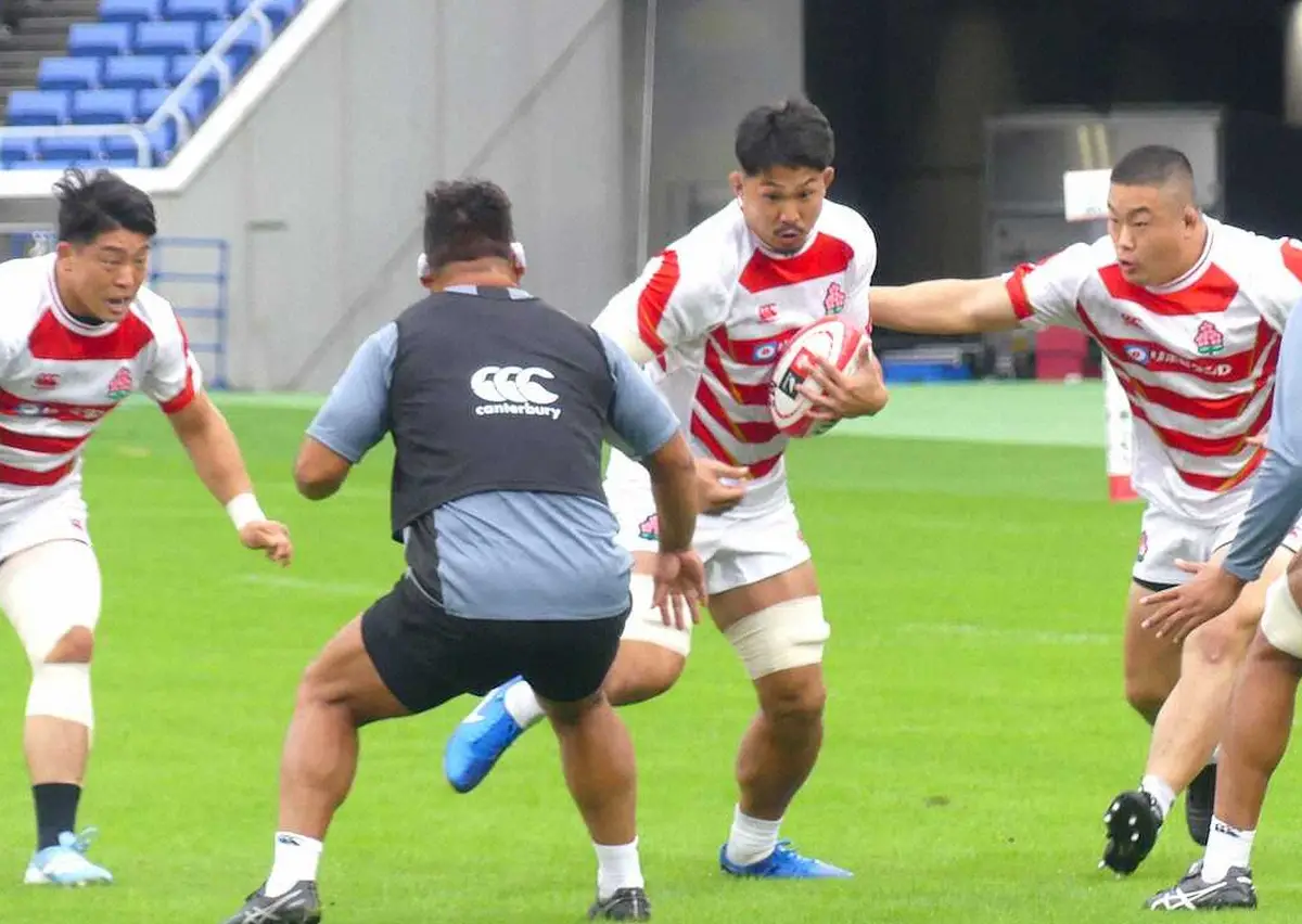 【画像・写真】ニュージーランド戦の前日練習に参加した姫野和樹（中央）ら日本代表メンバー