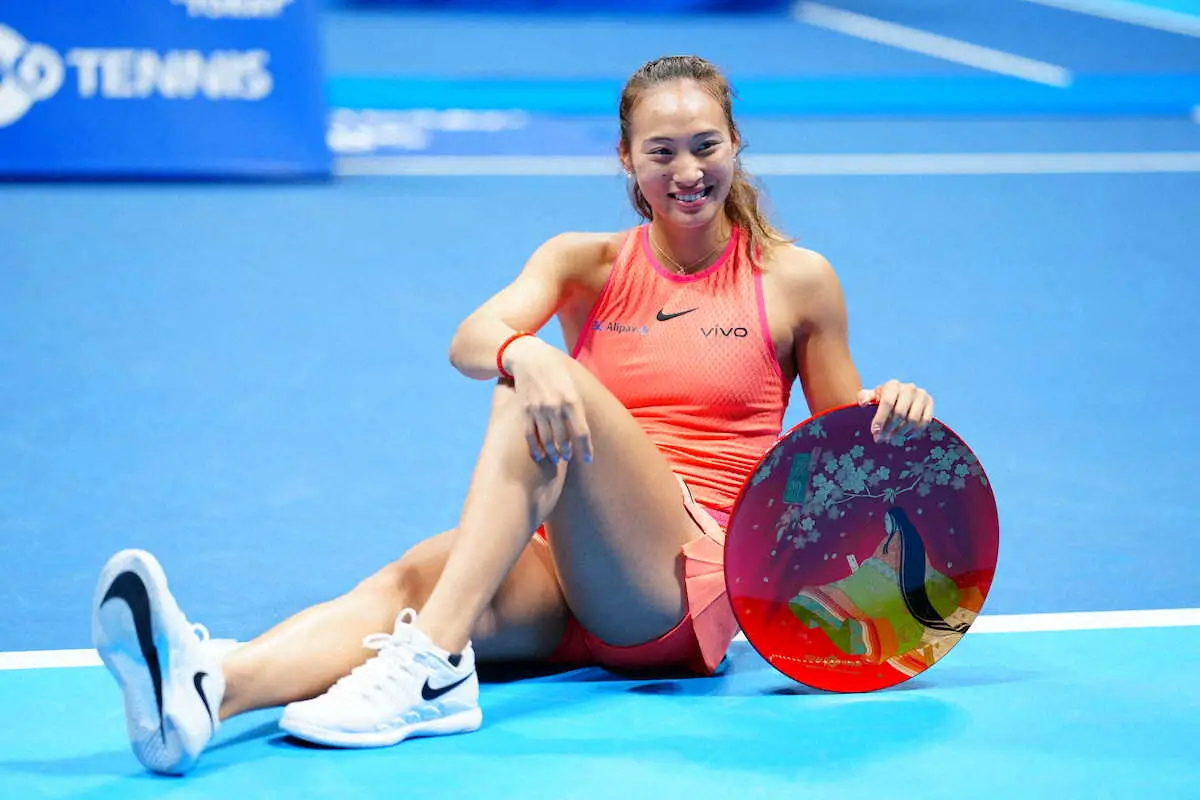 【画像・写真】＜東レ・パンパシフィック・オープン最終日＞女子シングルス決勝、優勝した鄭欽文（撮影・小海途　良幹）