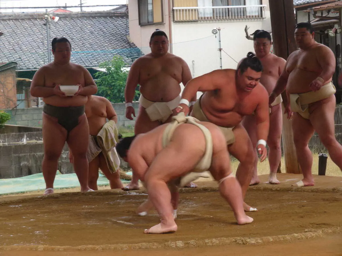 【画像・写真】霧島、大関復帰へ意欲「やることやって」時津風部屋へ出稽古し19番　幕内7人集う土俵で半分以上占拠