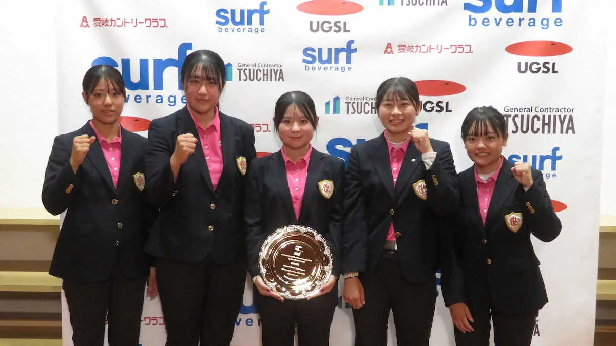 【画像・写真】女子団体は日大が大会初優勝　全日本大学ゴルフスーパーリーグ