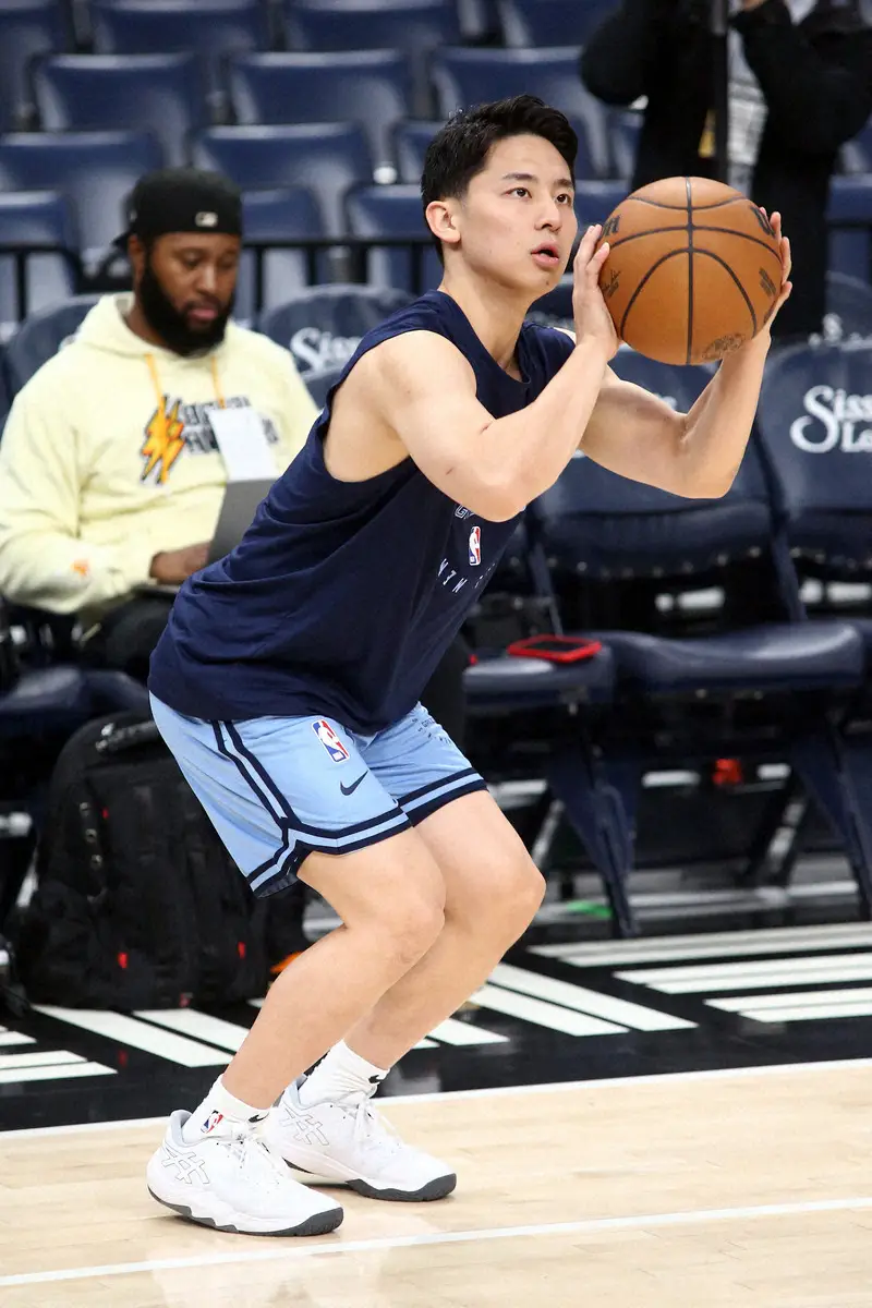 【画像・写真】河村勇輝がNBA初得点！本拠地ファンも歓喜　レブロンの息子ともマッチアップ、グリズリーズ大勝