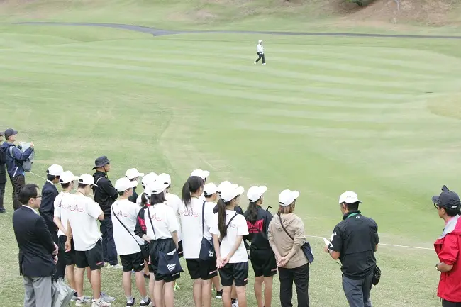 【画像・写真】小・中学生が女子ゴルフツアーで実戦見学やボランティア体験「明治安田の未来世代応援アクション」