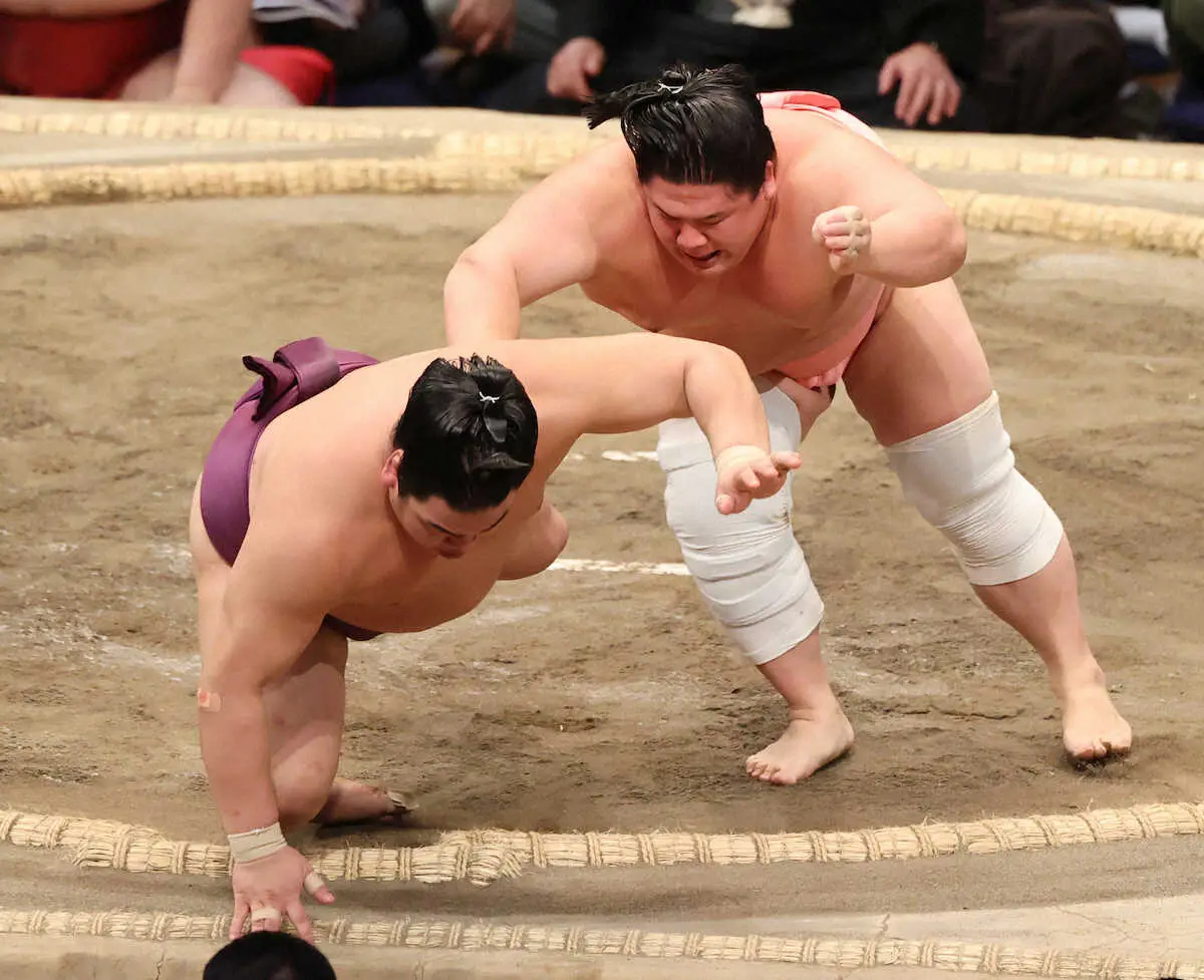 【画像・写真】館内沸いた！宇良の三度目の正直！「初めての経験」2度の同体取り直しで平戸海押し倒した