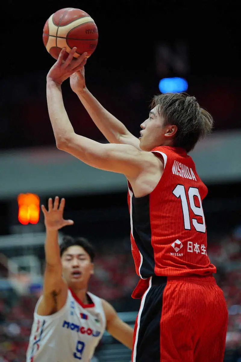 【画像・写真】＜日本・モンゴル＞第4Q、3点シュートを決める西田（撮影・小海途　良幹）