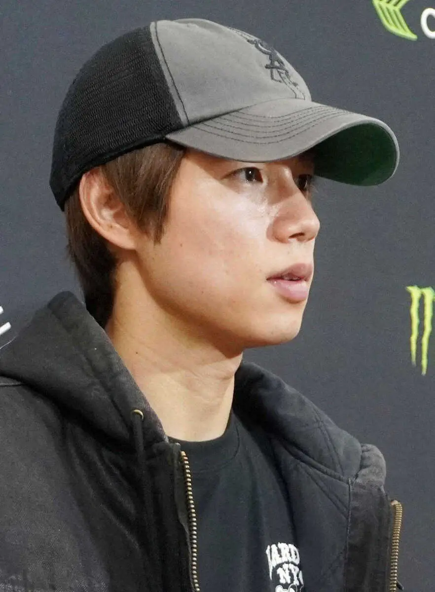 【画像・写真】練習後、取材に応じる堀米雄斗