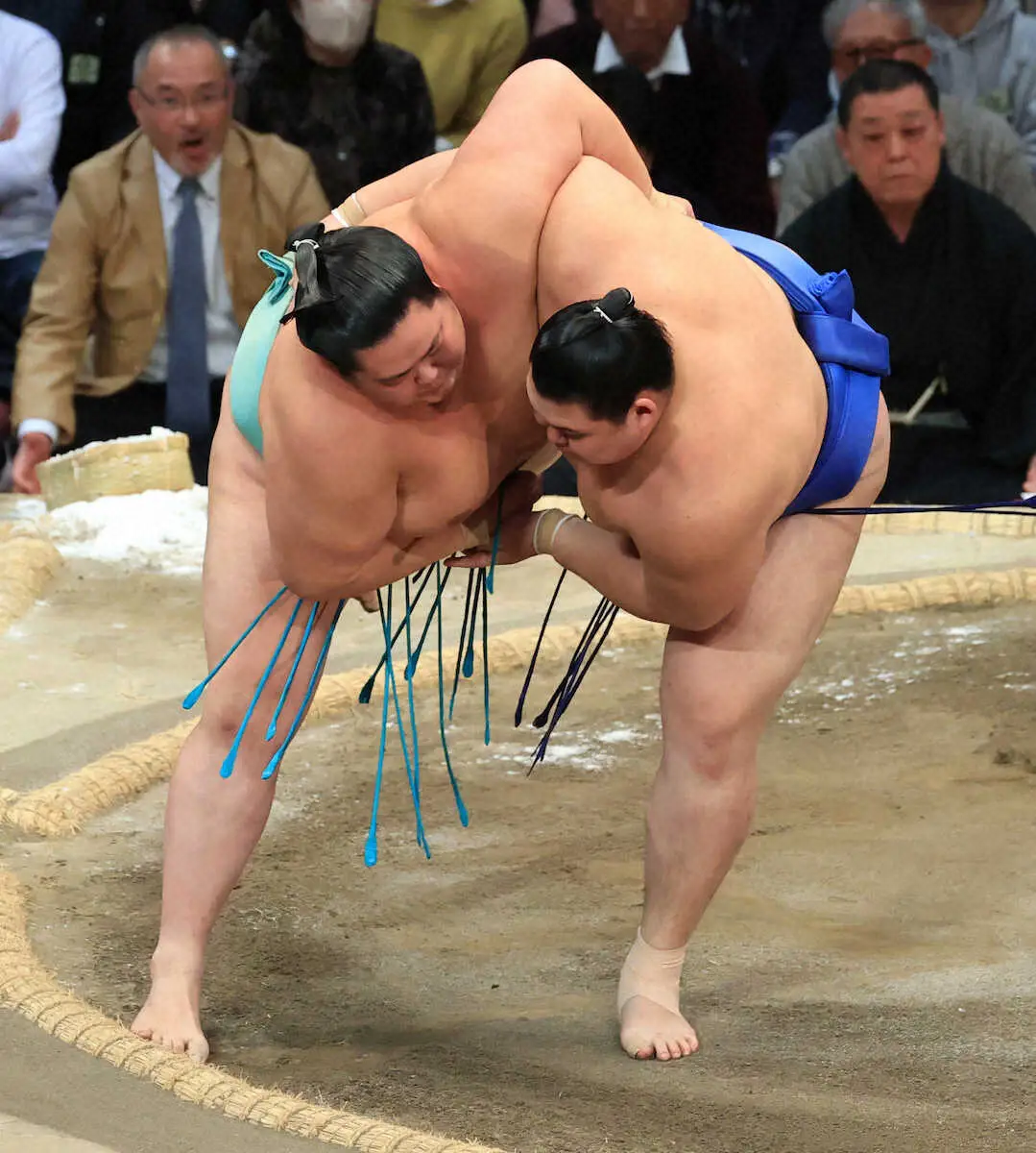 【画像・写真】琴桜と豊昇龍がともに白星　琴桜は年間最多65勝　あす千秋楽、優勝かけ21年ぶり大関同士「相星決戦」か