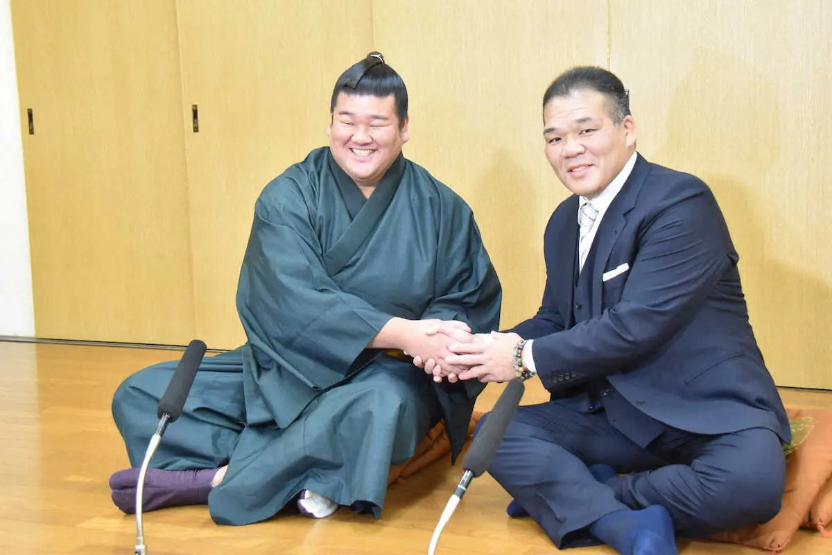 【画像・写真】夢は故郷の英雄、志村けんさんの化粧まわしで土俵入り　東村山市“1丁目”出身の羽出山が新十両昇進