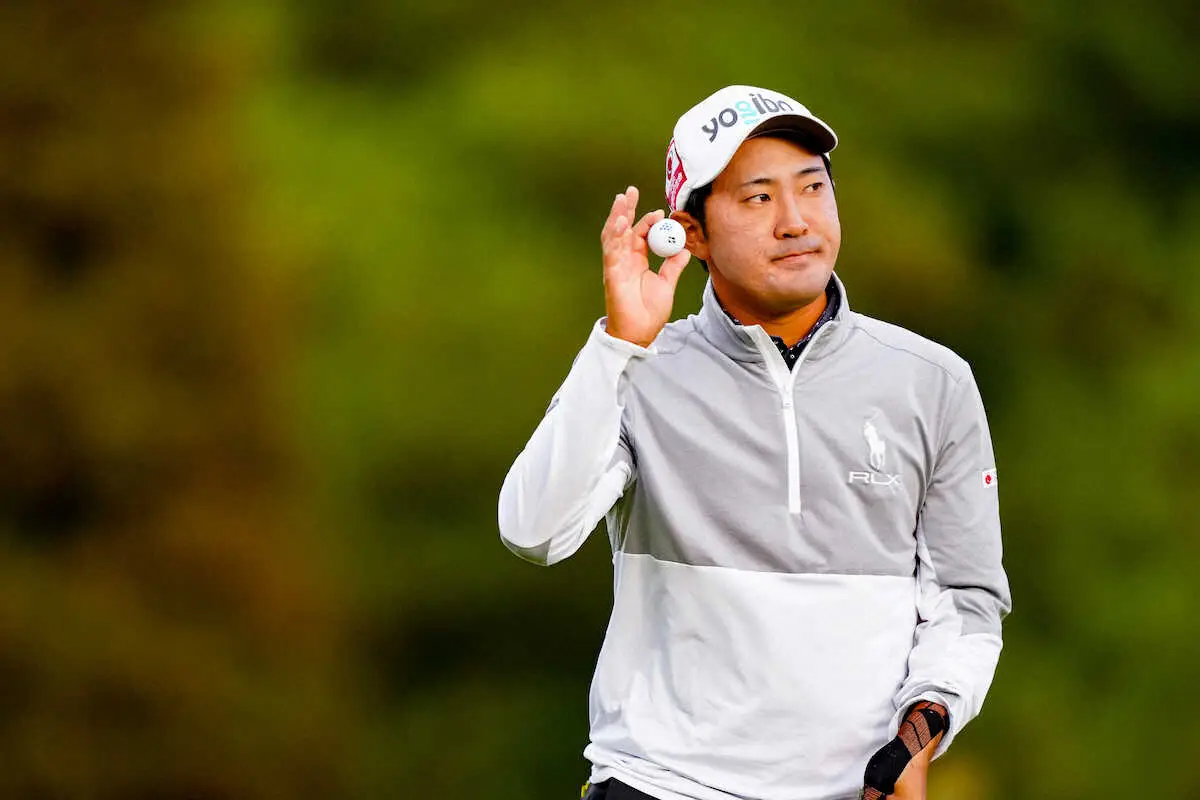 【画像・写真】18番、パーセーブしホールアウトする金谷拓実（撮影・会津　智海）