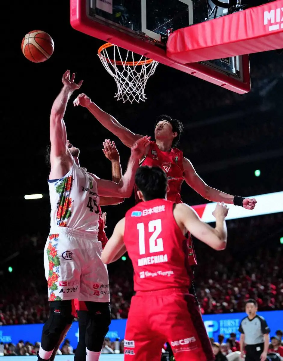 【画像・写真】【Bリーグ】千葉J・渡辺雄太が復帰戦で8得点　コート外では八村とホーバス監督の“仲裁役”