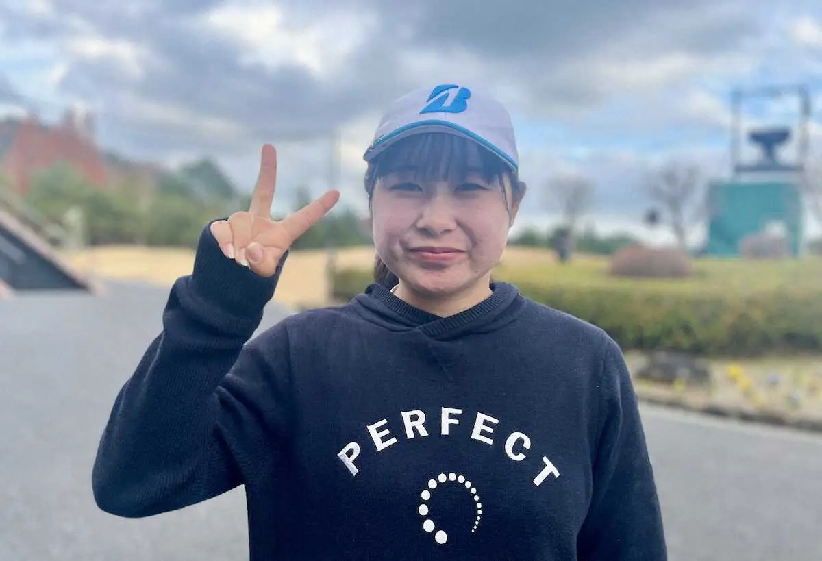 【画像・写真】19歳・荒木優奈　新人戦でプロ初V「最初の年から活躍したい」初任給270万円ゲット