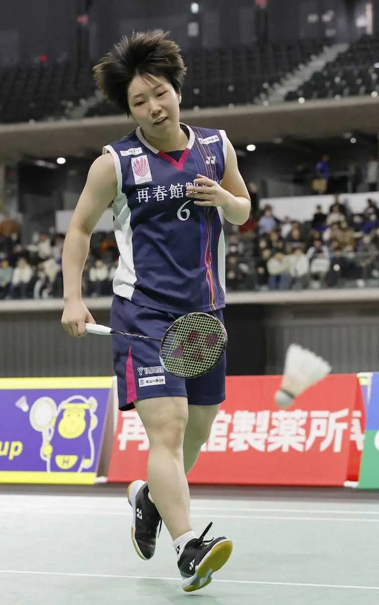 【画像・写真】＜全日本バドミントン第3日＞女子シングルス3回戦、さえない表情を見せる山口茜。第2ゲーム途中で棄権した