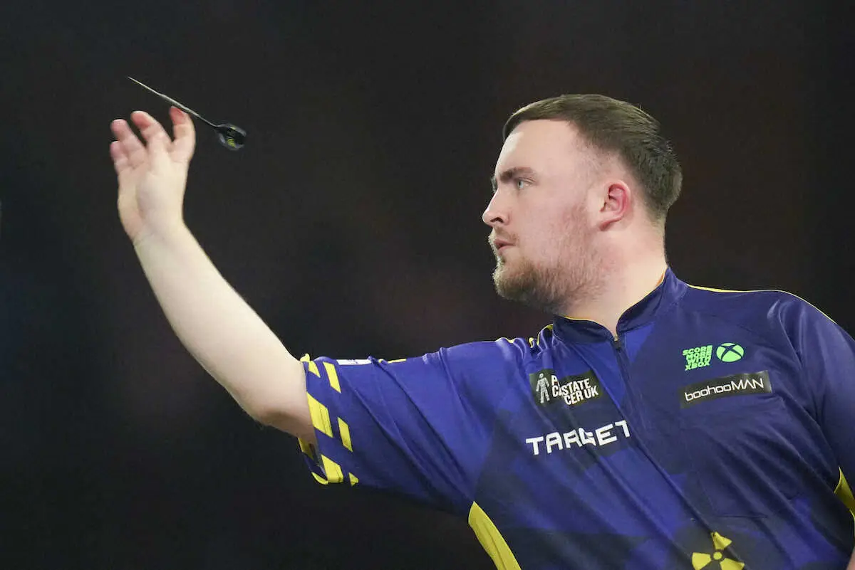 【画像・写真】ダーツに17歳の最年少世界王者が誕生　英国でブーム巻き起こす“核兵器ルーク”、前カノ炎上騒動も