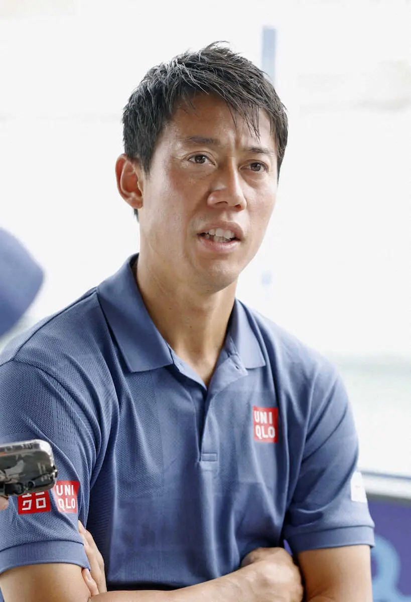 【画像・写真】　全豪オープンの開幕を前に、取材に応じる錦織圭＝9日、メルボルン（共同）