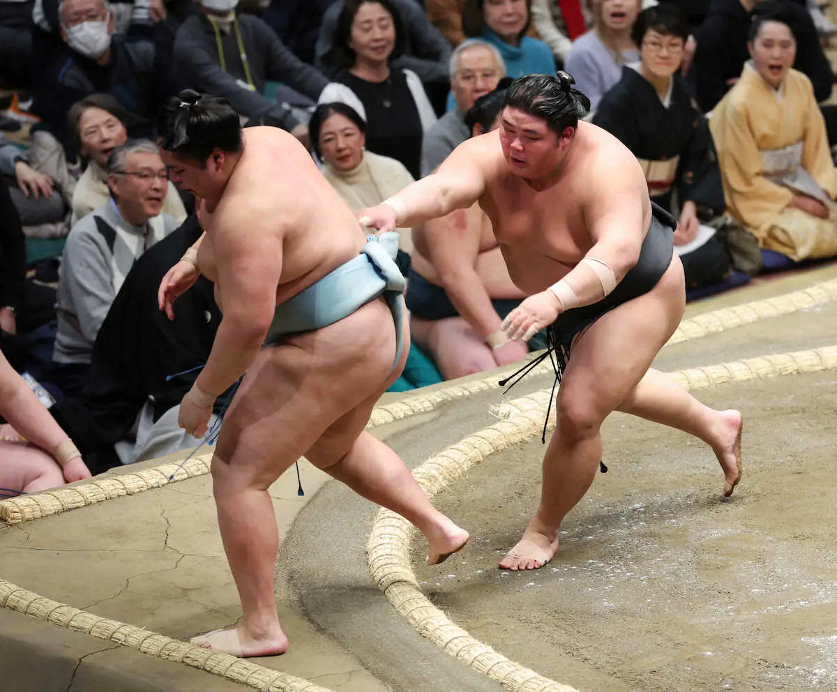 【画像・写真】綱取りの両大関が明暗！豊昇龍、圧勝で3連勝　琴桜は翔猿に苦杯…早くも2敗目