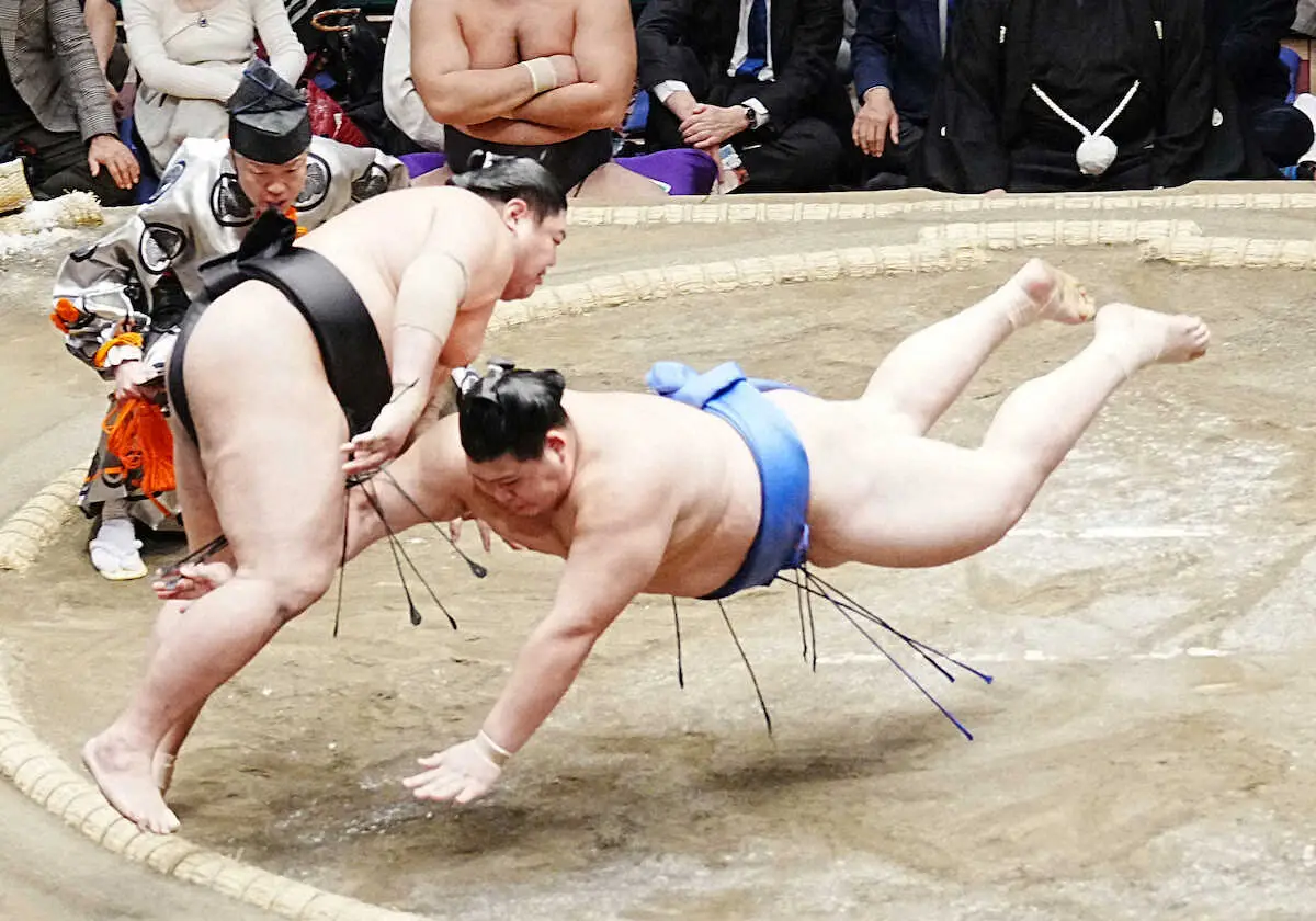 【画像・写真】翔猿が金星！座布団舞う　敗れた照ノ富士が2敗目　琴桜は痛恨の3敗目、大の里2敗目、豊昇龍が無傷4連勝