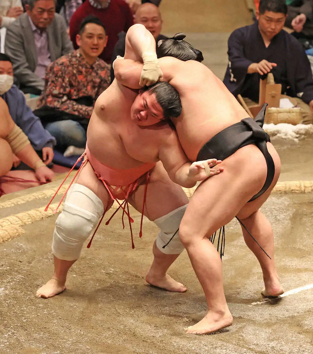 【画像・写真】宇良が縦横無尽に駆け…芝田山親方「土俵は運動会の会場じゃないんですけど」