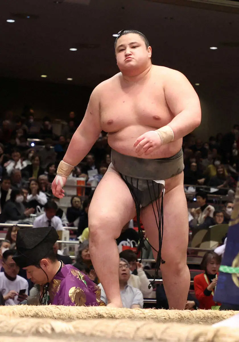 【画像・写真】＜大相撲初場所11日目＞宮城を破った若ノ勝（撮影・西海健太郎）
