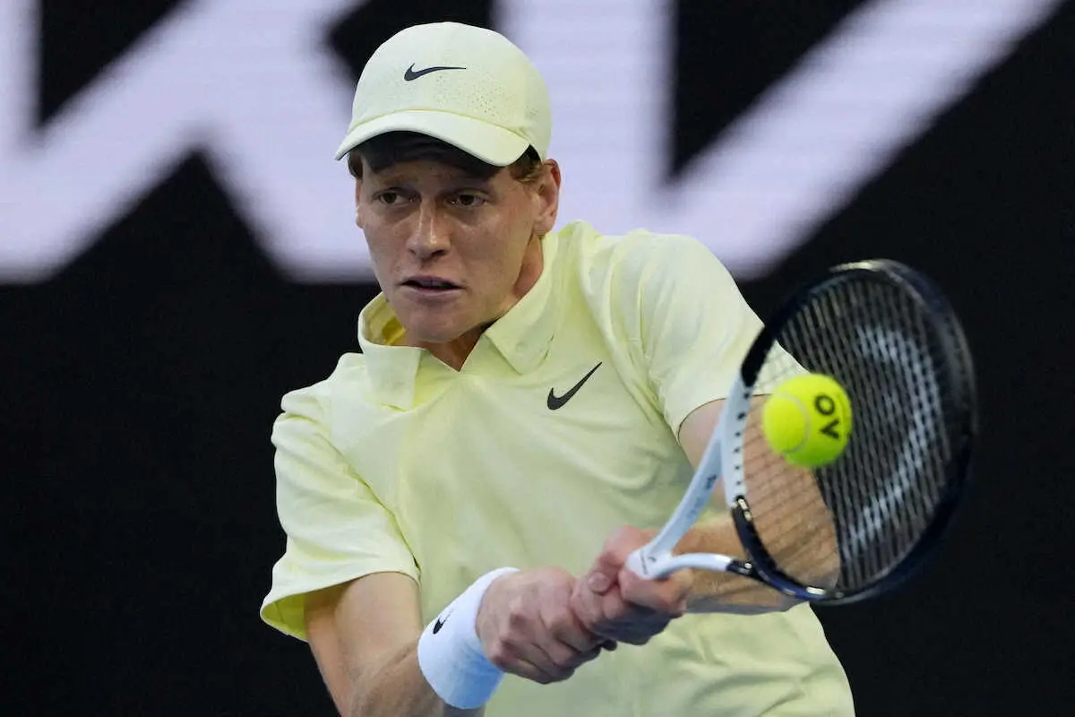 【画像・写真】【全豪OP】シナーがV2王手　両太腿けいれんもストレート勝ち　決勝はズベレフと世界1・2位対決