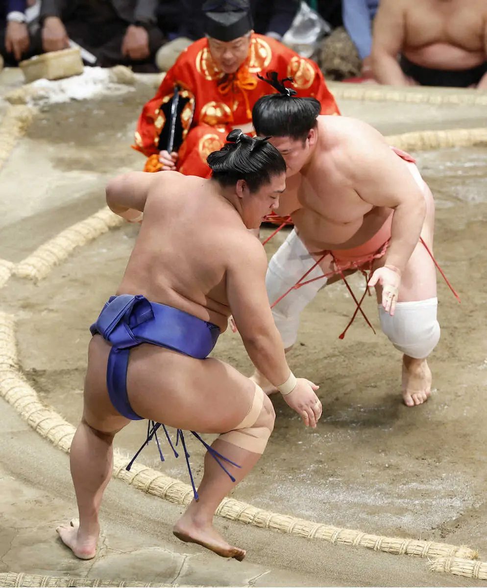 【画像・写真】人気業師の宇良が若隆景を押し出し9度目の対戦で初白星　