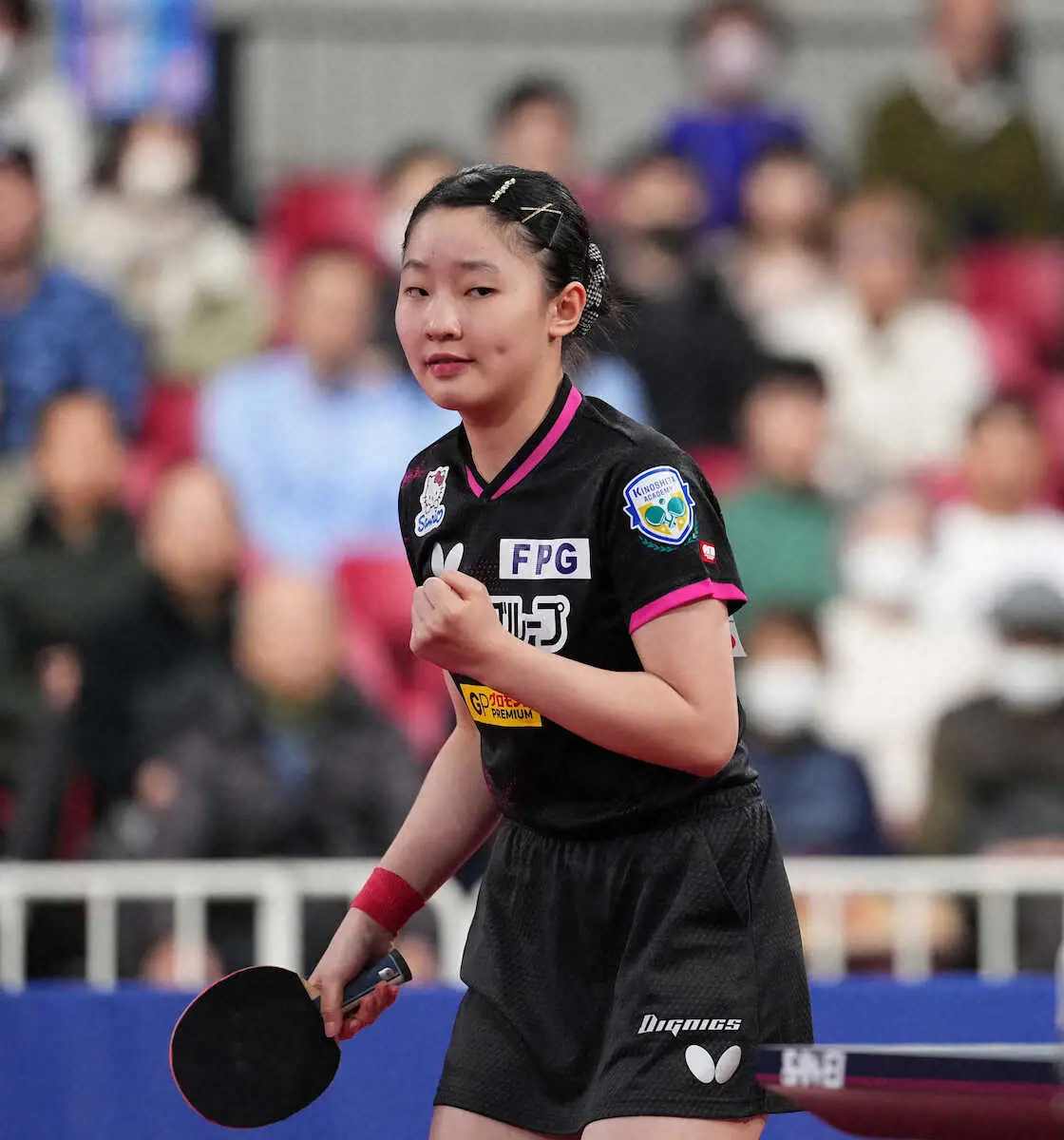 【画像・写真】＜全日本卓球選手権準々決勝＞ポイントを奪いガッツポーズする張本美（撮影・沢田　明徳）