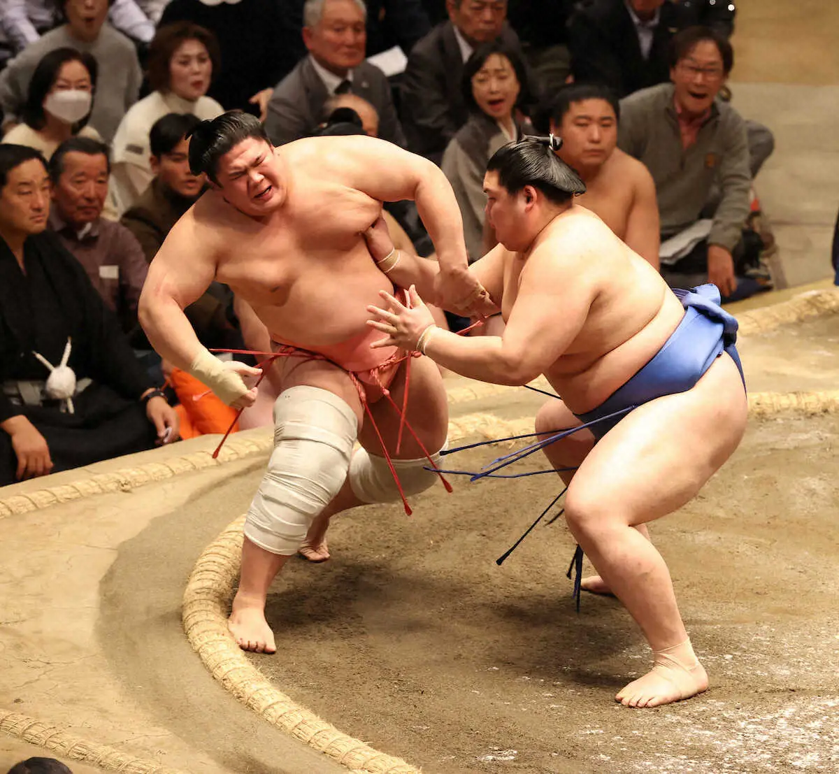 【画像・写真】7勝7敗で千秋楽に臨んだ宇良は勝ち越し逃す　大関・大の里に突き出される