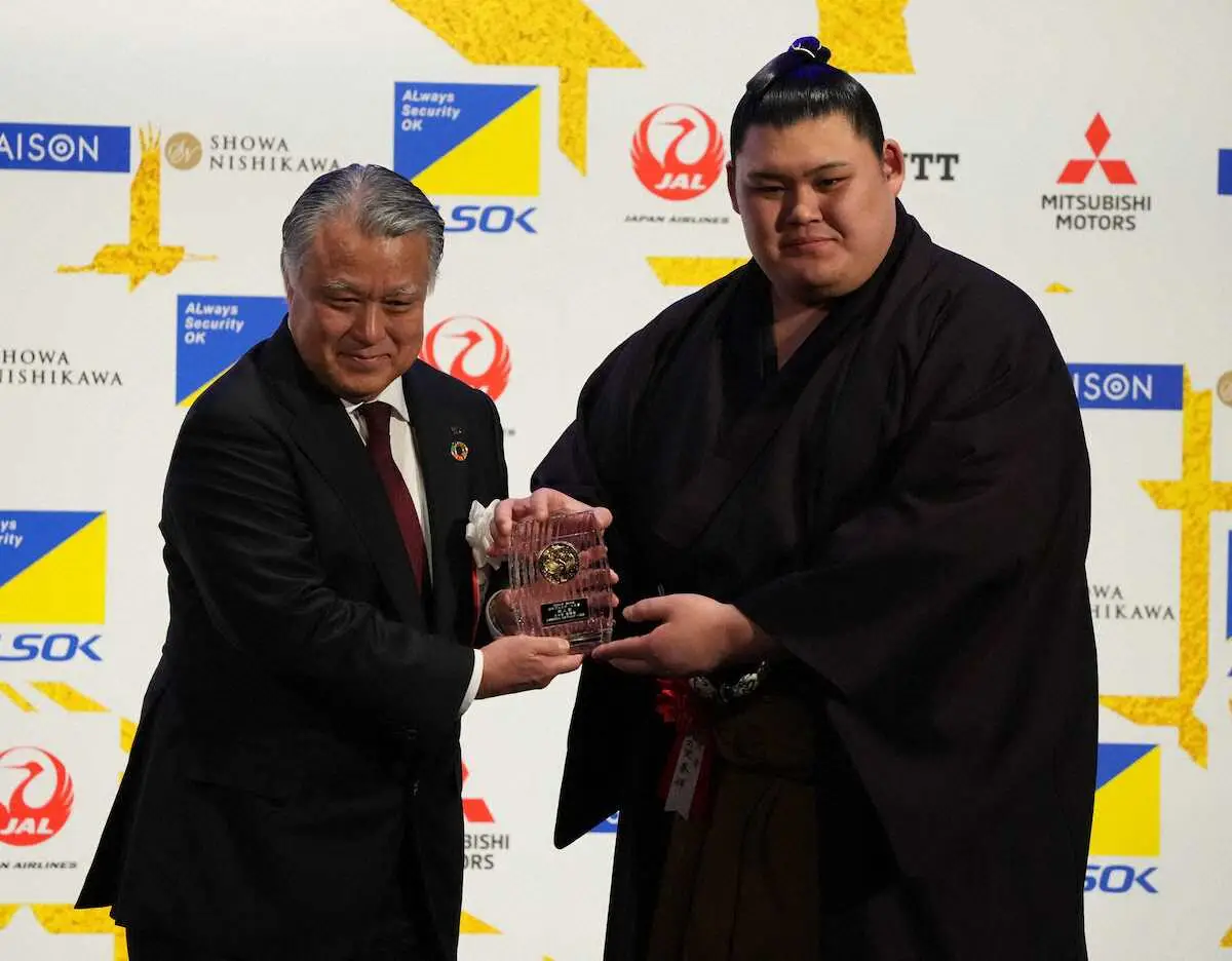 【画像・写真】大の里　日本プロスポーツ大賞「新人賞」受賞　豊昇龍の横綱昇進決定も「焦ることなく自分のペースで」