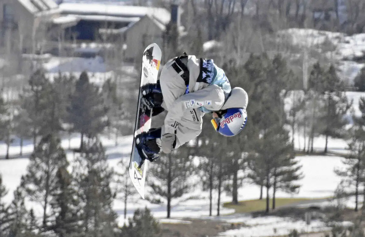 【画像・写真】スノーボードW杯ビッグエアの最終戦予選を通過した女子の深田茉莉