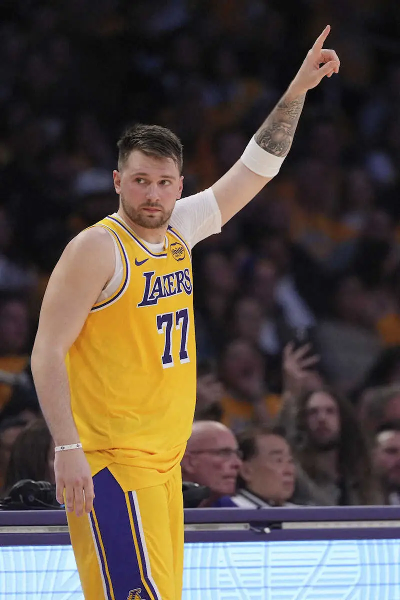 【画像・写真】レイカーズデビューを果たしたルカ・ドンチッチ（AP）