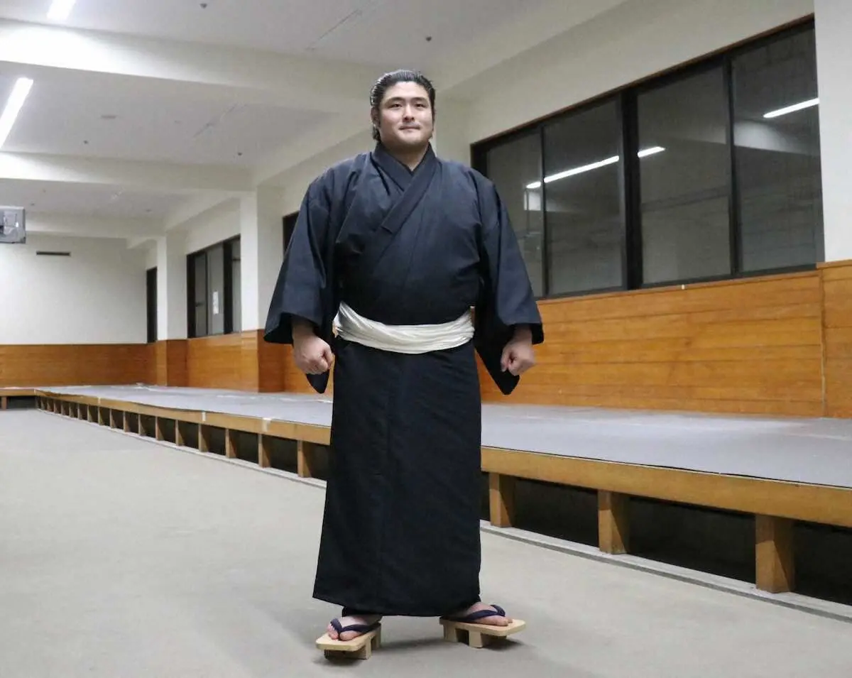 【画像・写真】新弟子運動能力検査に合格した今田は和装で力強い表情（撮影・中村　和也）