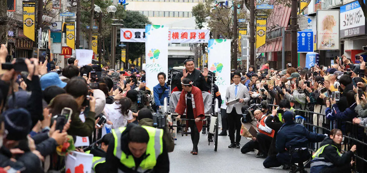 【画像・写真】豊昇龍　“第二の故郷”で横綱昇進報告「言うことがないくらいうれしい」