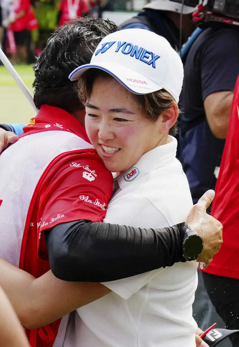 【画像・写真】最終ラウンド、ホールアウトした岩井明愛