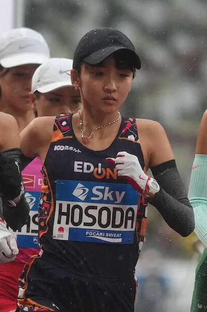 【画像・写真】細田あい＆安藤友香「自己記録更新を」「前を見て諦めず」東京マラソン3月2日号砲