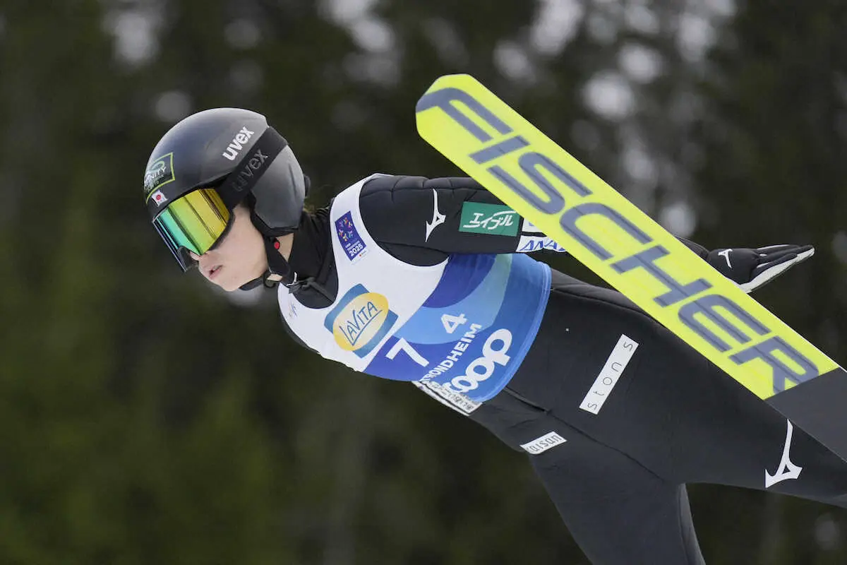 【画像・写真】葛西優奈の前半飛躍（AP）